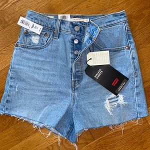Levi’s Ribcage Short Size 27 NWT